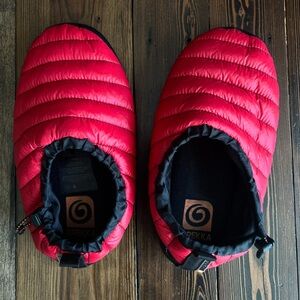 BREKKA • quilted puffy slippers red insulated medium camping tent warm unisex